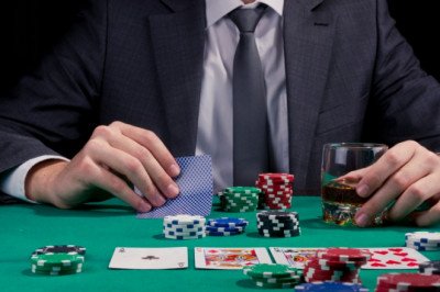 Poker Chip Sets - Essential to The Poker Experience