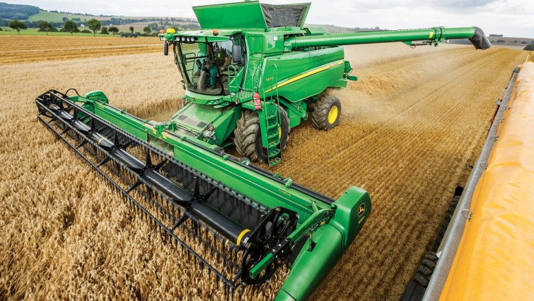 A Combine Harvesters is used widely in agriculture to harvest crops, separate them from other materials such as chaff and stalks, and cut the crop.