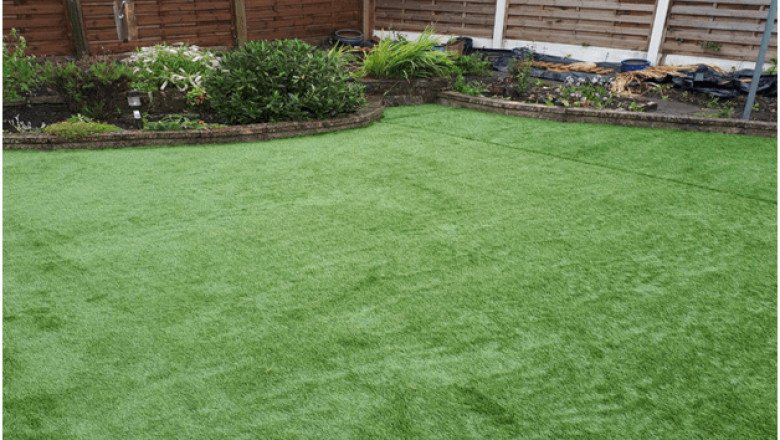 Looking to create a green vibe around your pool? Buy Artificial Turf around Pool!