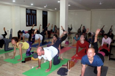 DIFFERENCE BETWEEN HATHA AND ASHTANGA YOGA