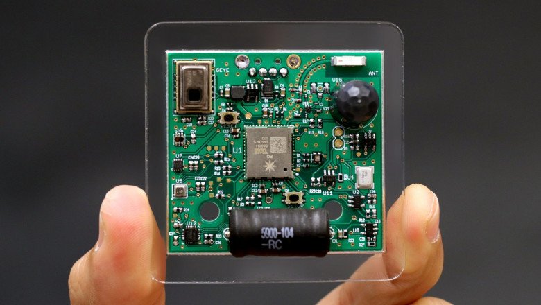 In order to sense a physical phenomenon, the sensor creates an output signal