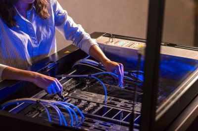 Liquid Immersion Cooling for Data Center Liquid Immersion Cooling Use and Improves Performance