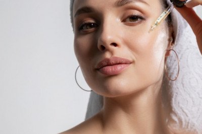 The Facial Essence Is A Lightweight, Hydrating Liquid That Offers Moisture To Skin, Keeping It Fresh And Healthy